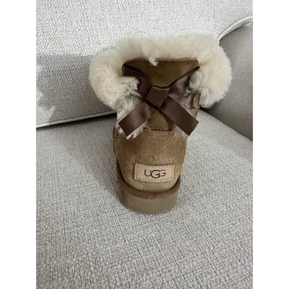 UGG Women's Mini Bailey Bow II Ankle Boot, Cozy Sheepskin, Chestnut Size 6 - Picture 8 of 8